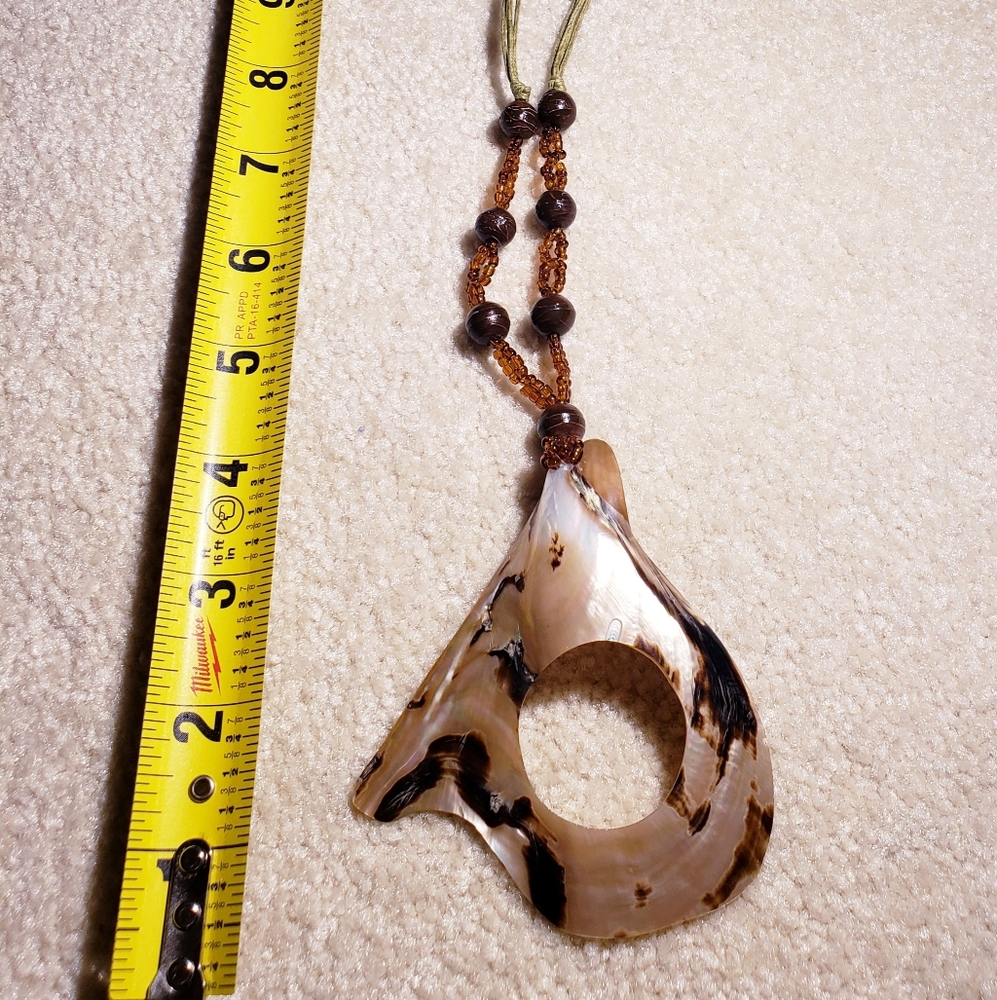 16" Contemporary Shell Necklace - Picture 3 of 4